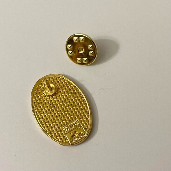 Vintage Statue of Liberty New York Pin Made in Canada - Picture 8 of 10